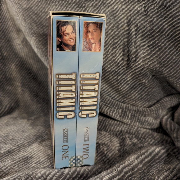 💵2/20$ bundle and save💵 Titanic double VHS - Picture 2 of 6